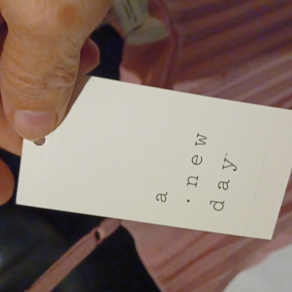 A new day. Beautiful dusty, rose color, pleaded spagetti strap blouse. - Picture 6 of 6